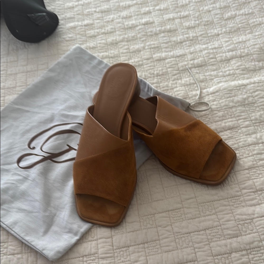 Elegant Tan Women's Slide Sandals